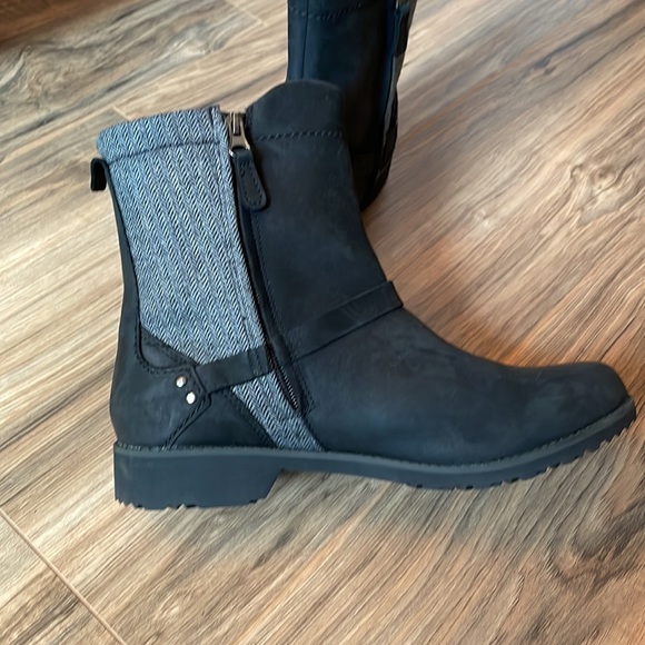 Eddie Bauer Booties - Picture 4 of 10